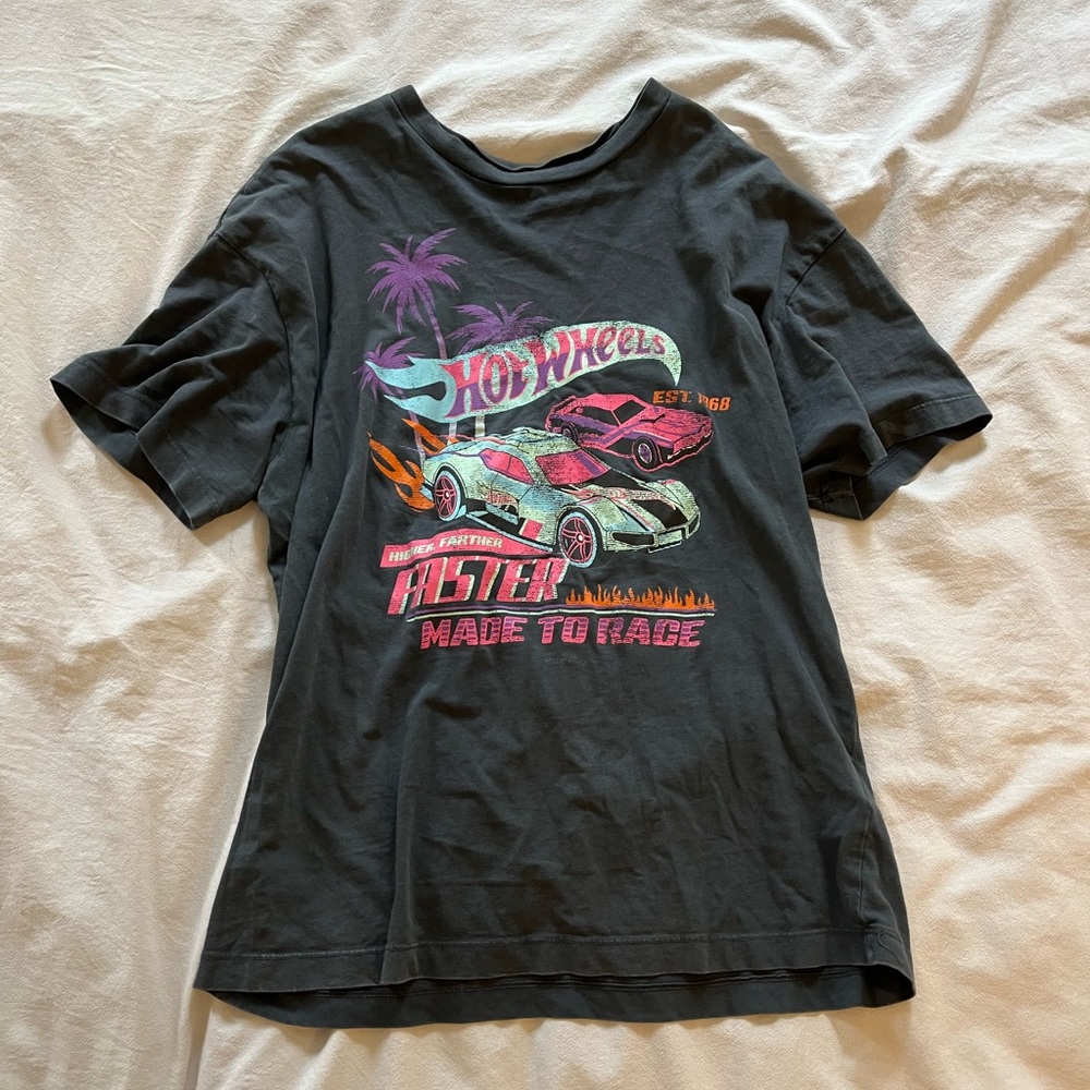 graphic tee, size M